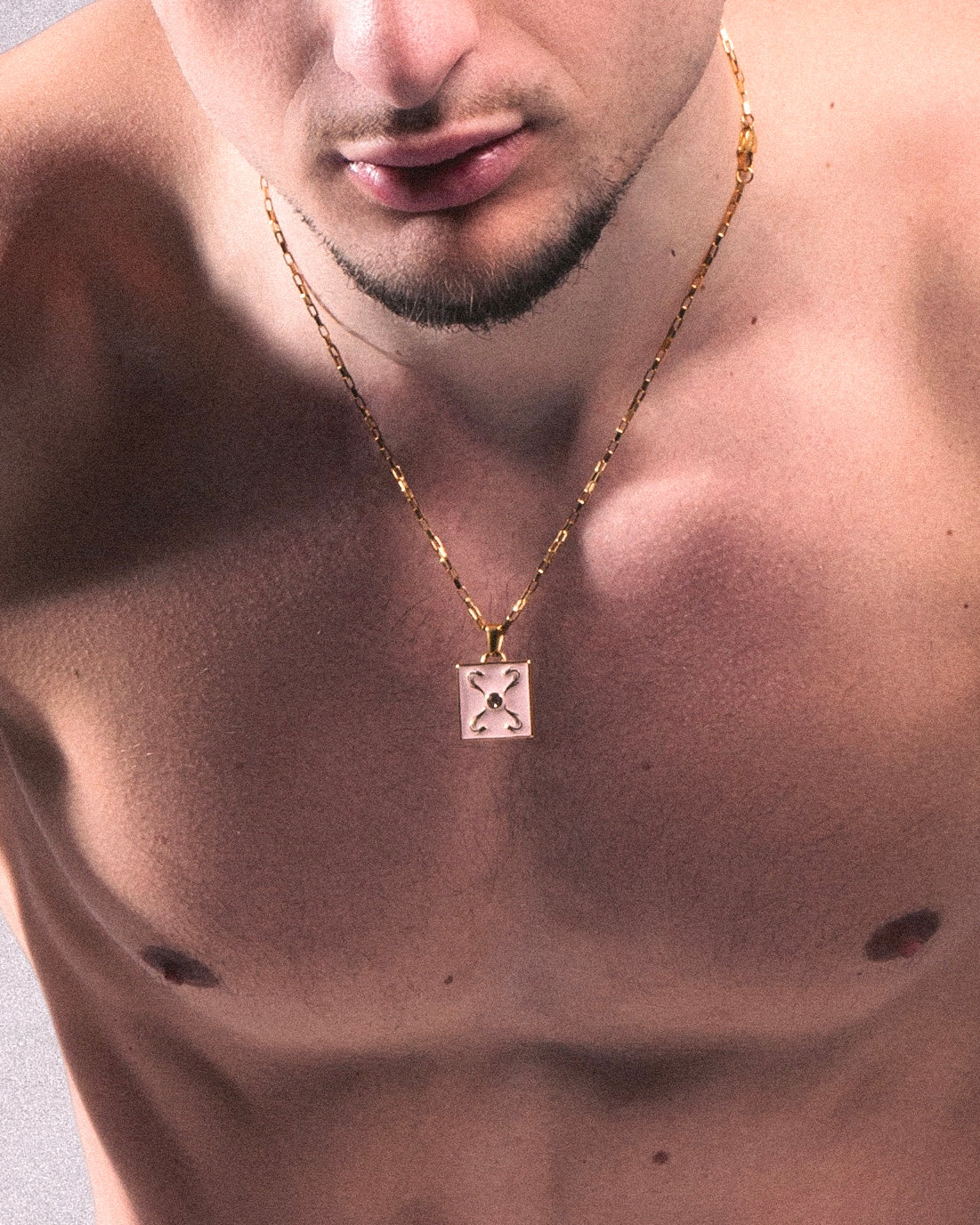 REFLECTIVE NECKLACE - GOLD